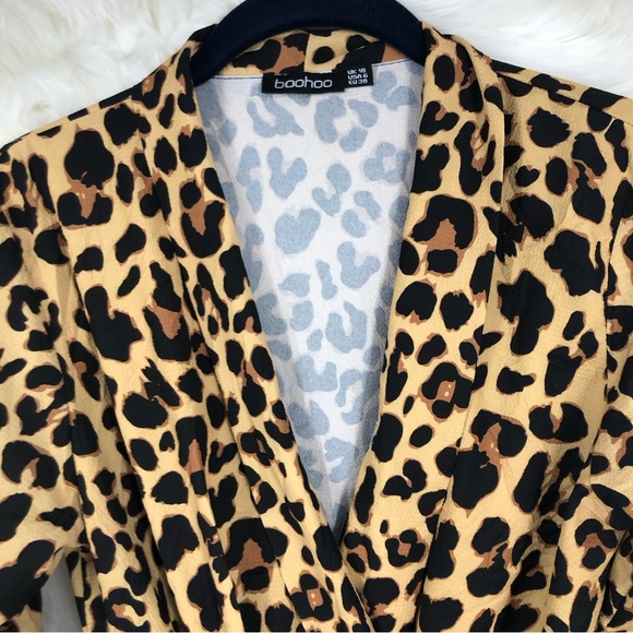 BooHoo Leopard Print Bodysuit, Mock Wrap Front, Full Panty Bottom Snaps SZ 6 - Picture 3 of 5